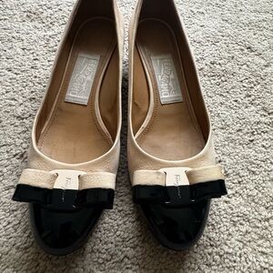 Salvatore Ferragamo Women's Beige and Black Bow Flats
